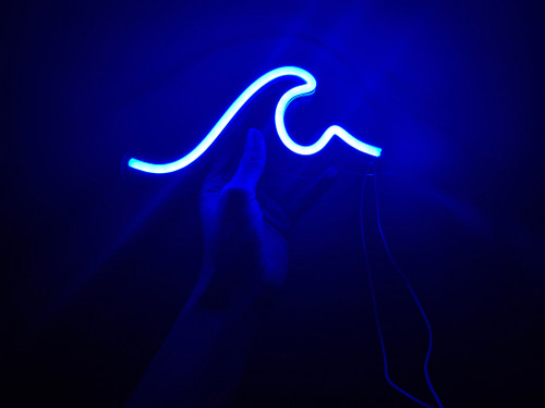 تابلو نئون مینیمال طرح موج دریا همرا با آداپتور